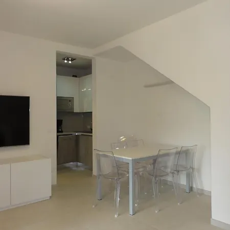 Charming Renovated Flat Villa