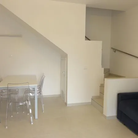 فيلة Charming Renovated Flat بيبيوني