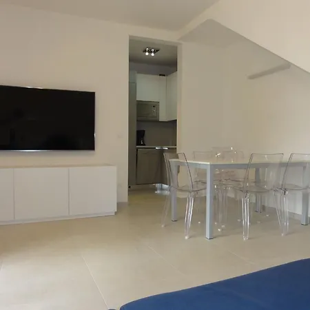 Charming Renovated Flat فيلة بيبيوني