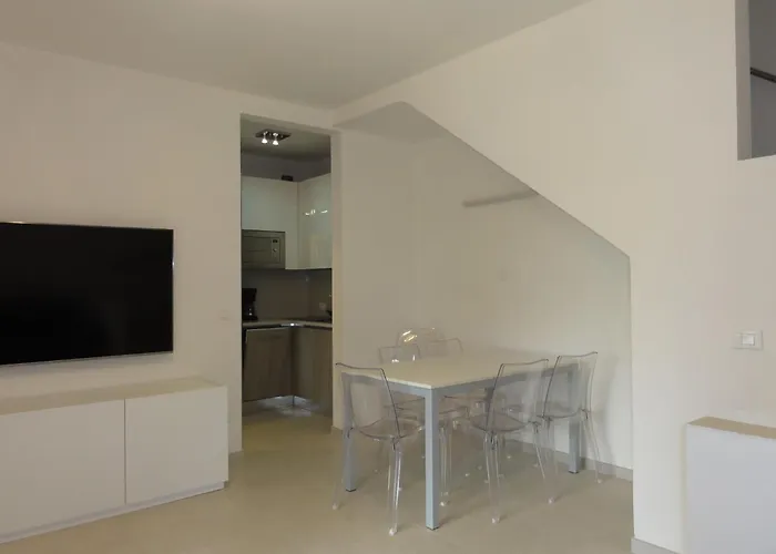 Charming Renovated Flat Villa